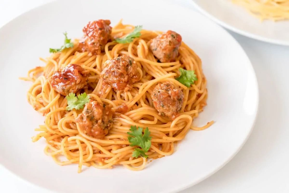Classic Italian Dish : Spaghetti Pasta with Meatballs