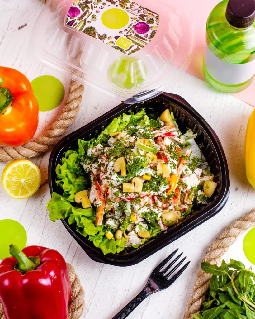 Salada de Quinoa com Abacate, Manga e Molho de Gergelim